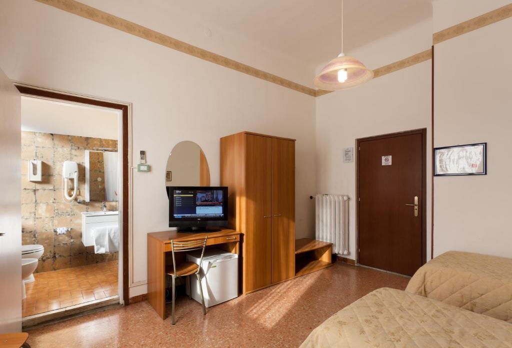 Parking Hotel Giardino 리보르노 객실 사진