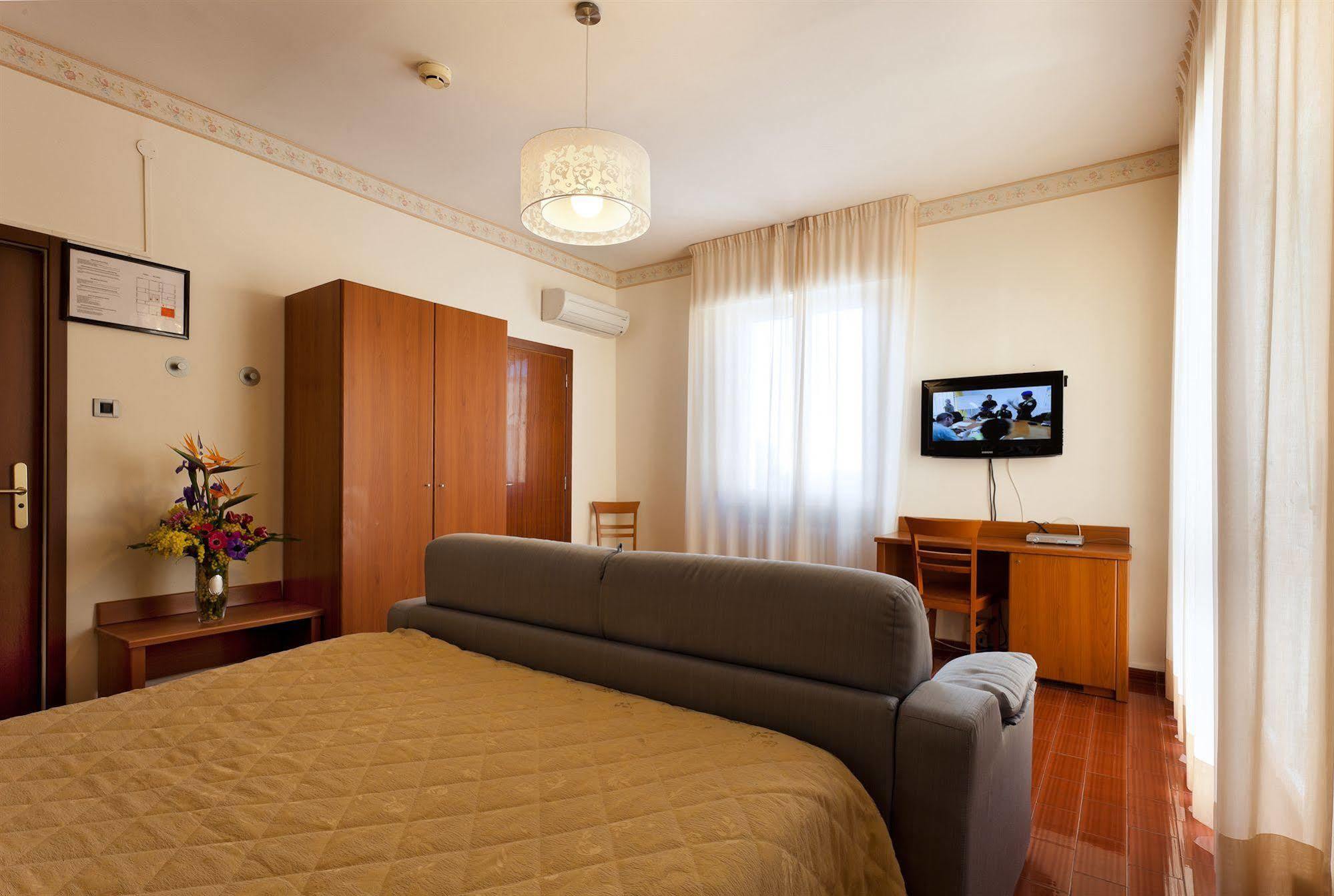 Parking Hotel Giardino 리보르노 외부 사진