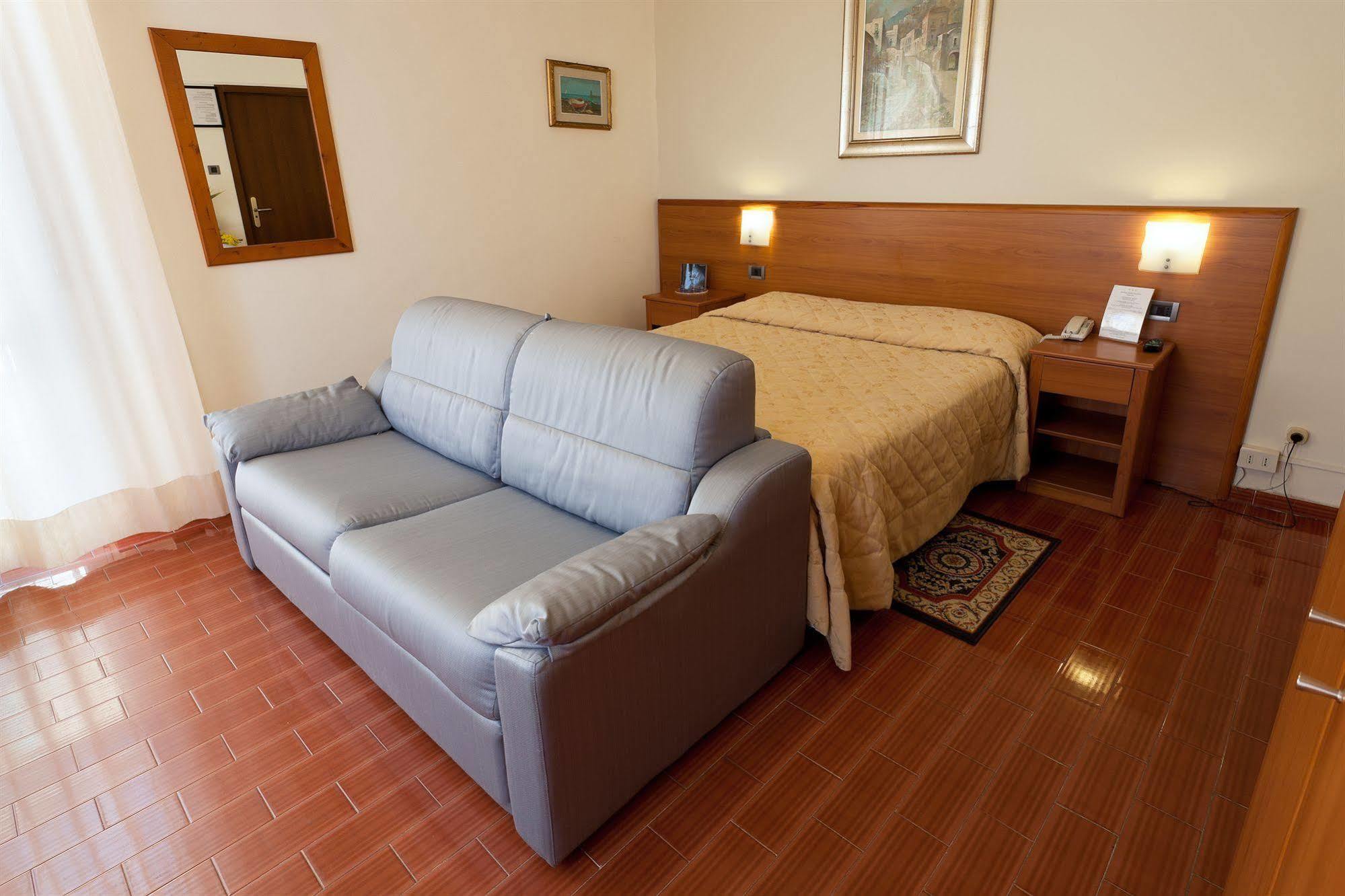 Parking Hotel Giardino 리보르노 외부 사진