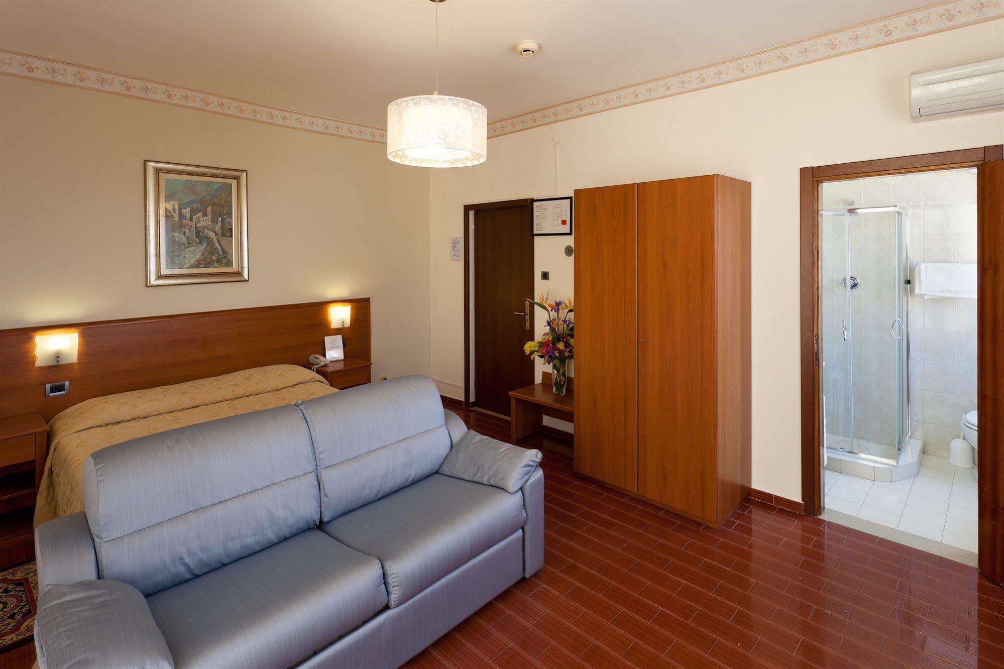 Parking Hotel Giardino 리보르노 외부 사진