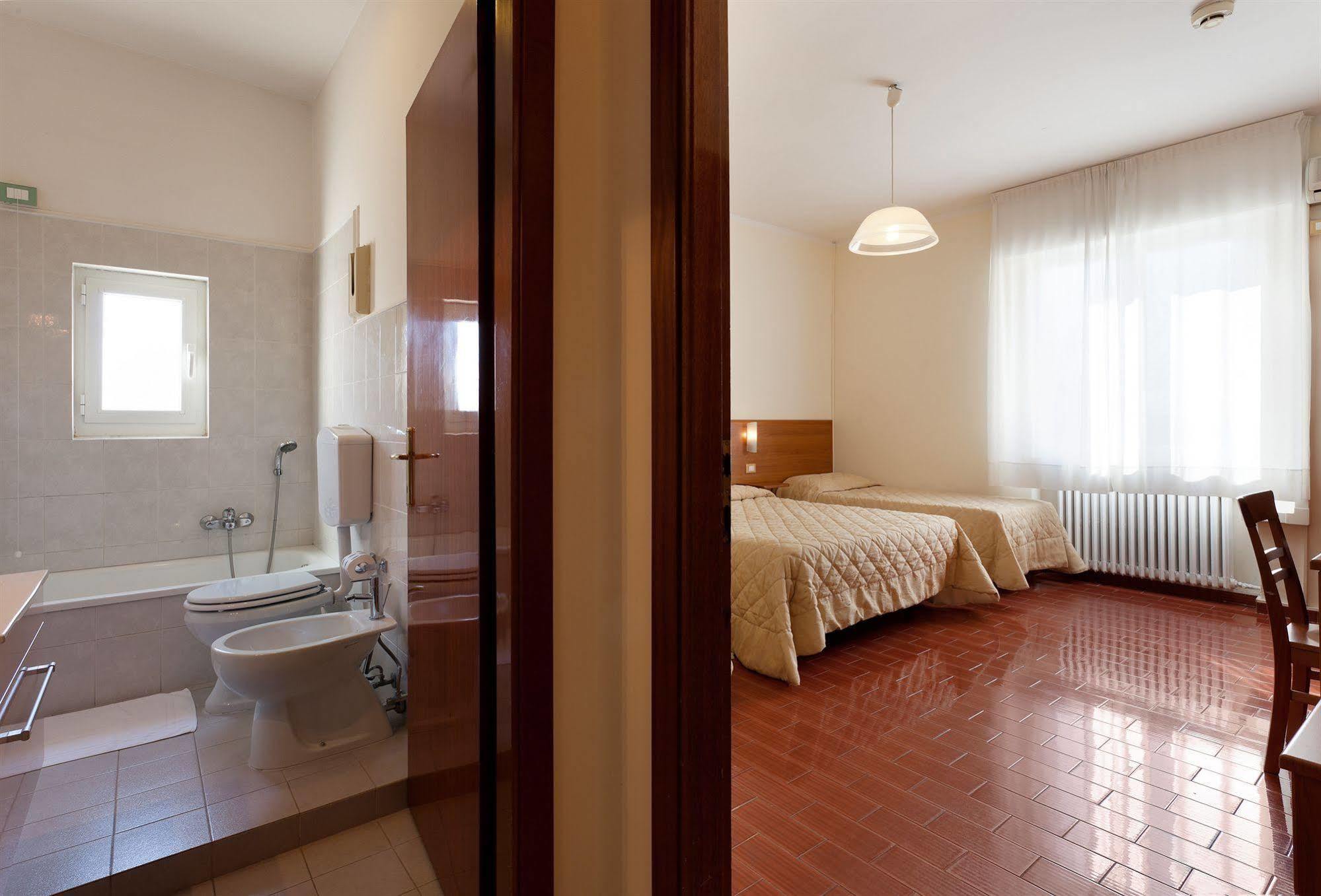 Parking Hotel Giardino 리보르노 외부 사진