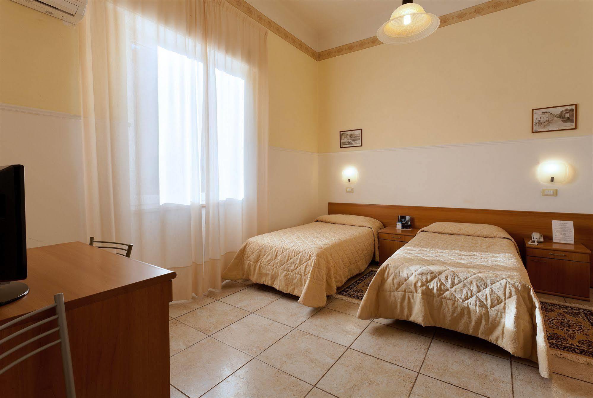 Parking Hotel Giardino 리보르노 외부 사진