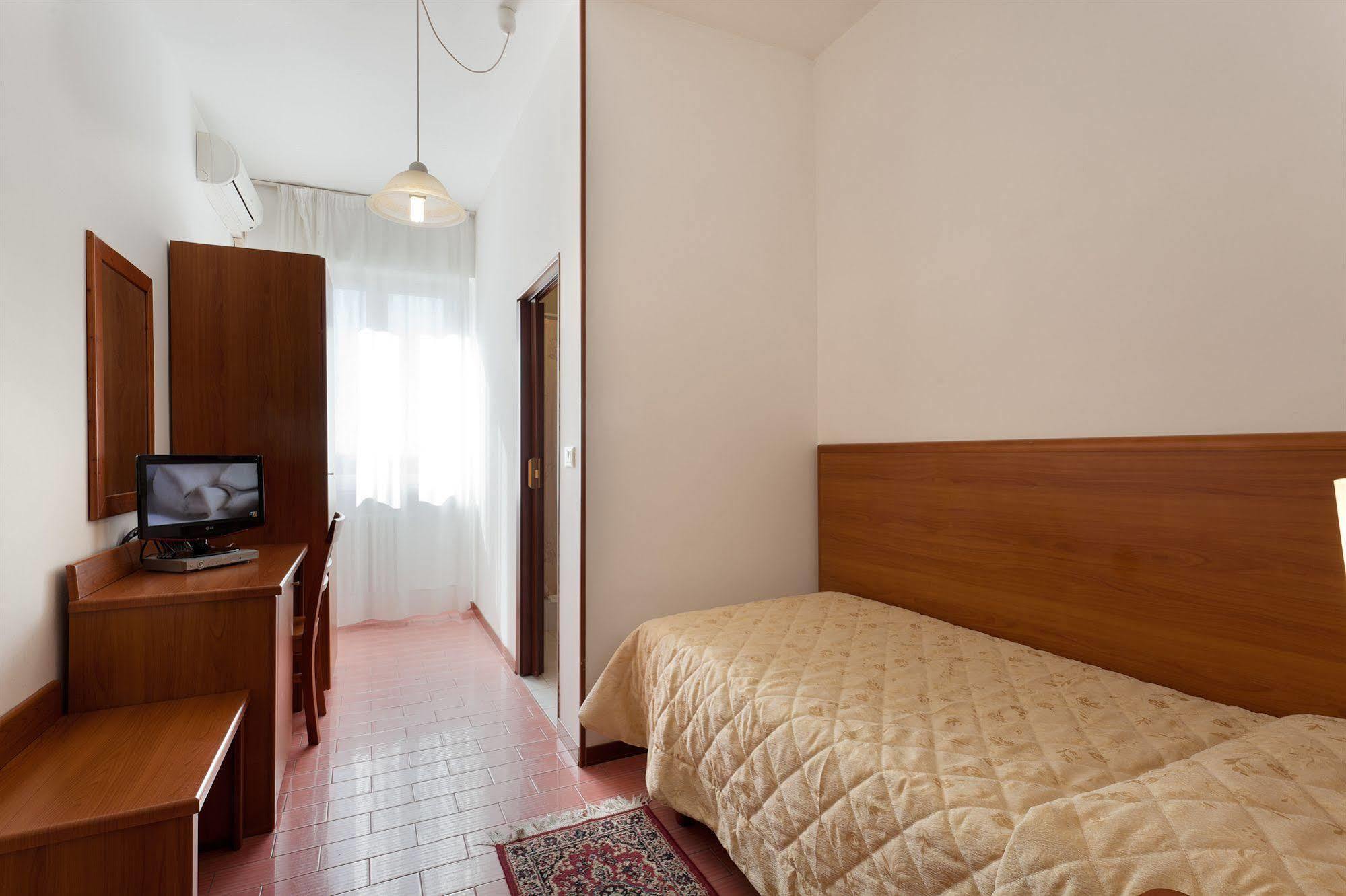 Parking Hotel Giardino 리보르노 외부 사진