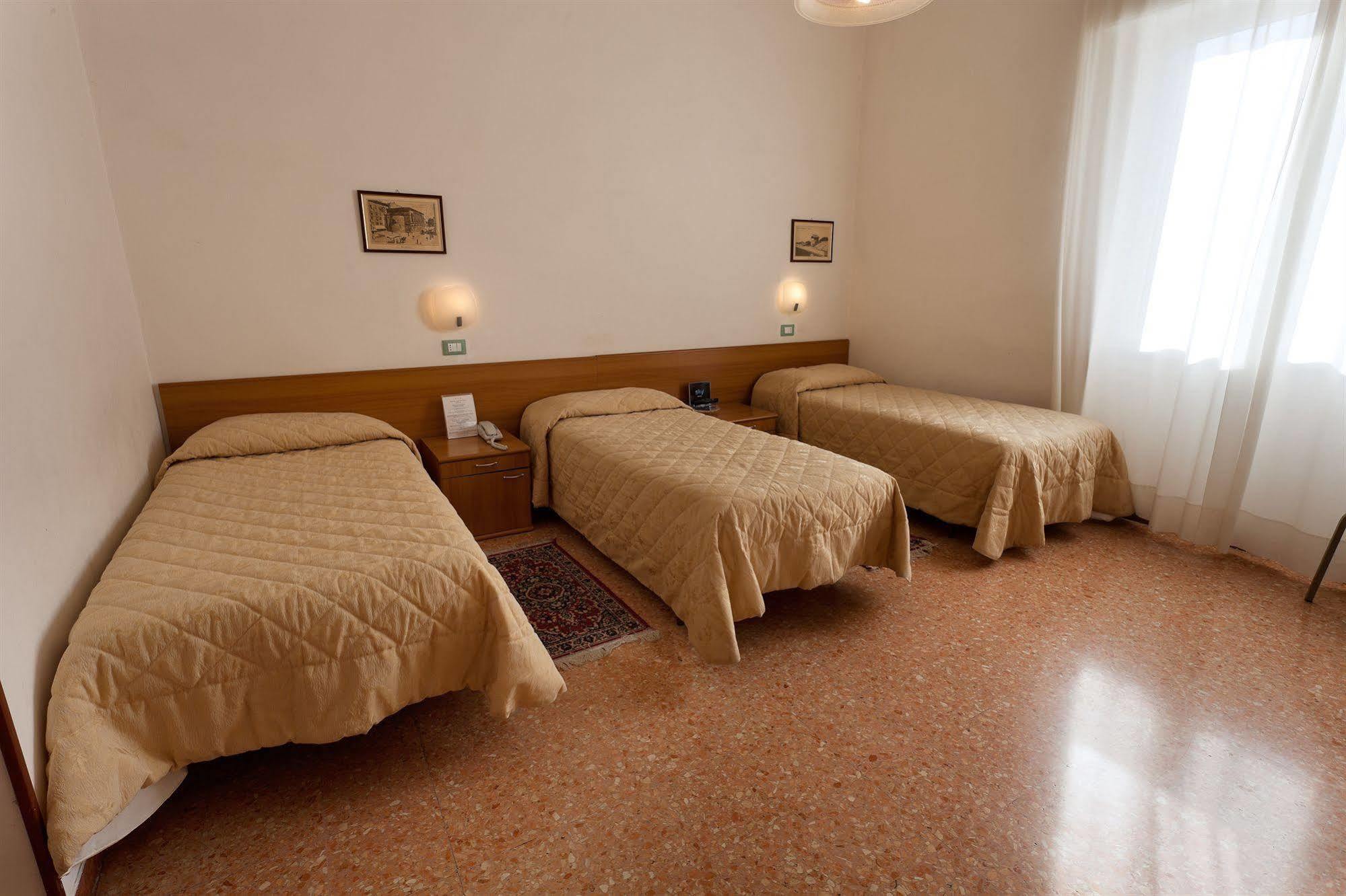 Parking Hotel Giardino 리보르노 외부 사진